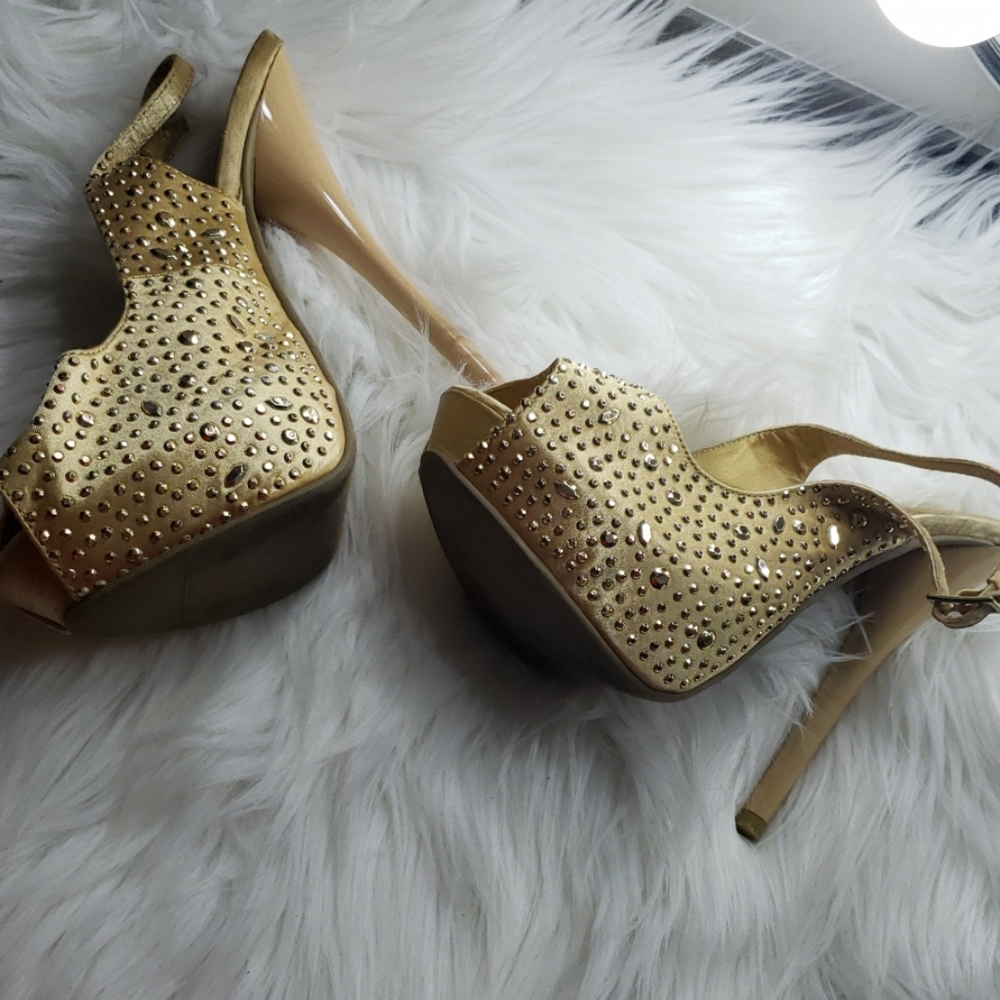 Heels - Picture 3 of 3